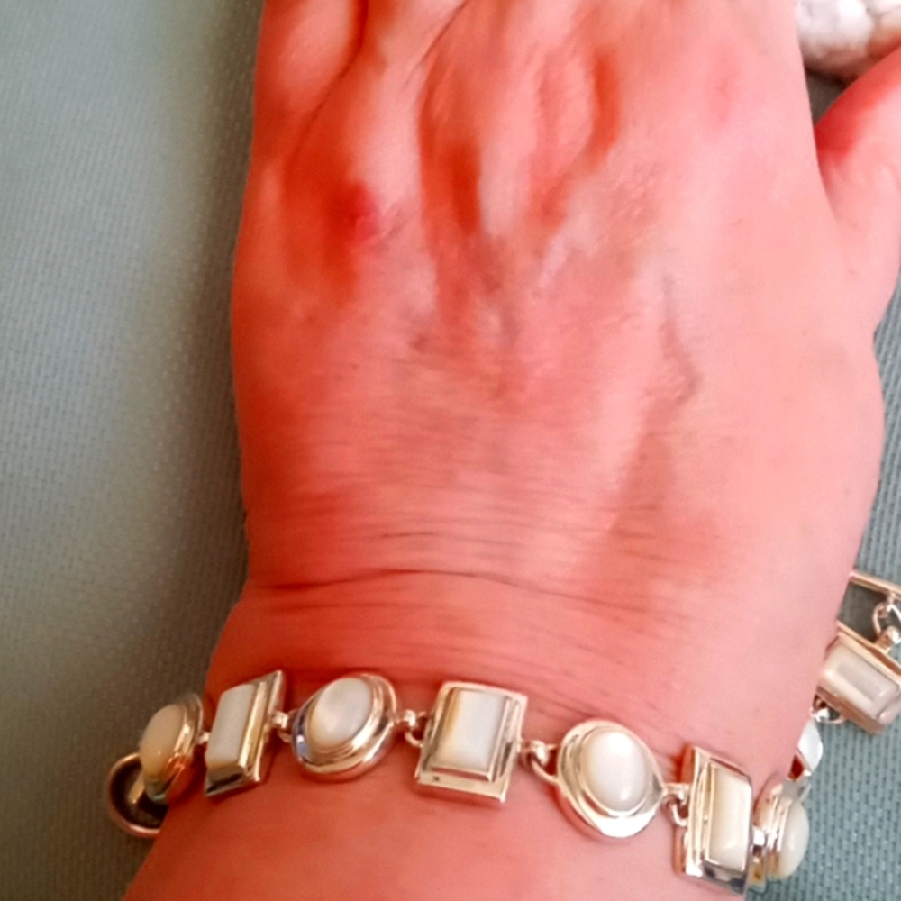 WHITE MOTHER OF PEARL RECTANGLE AND OVAL LINK BRACELET
